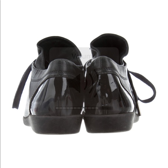Chanel CC Cap-Toe Leather Sneakers in Size 6 - Picture 3 of 5